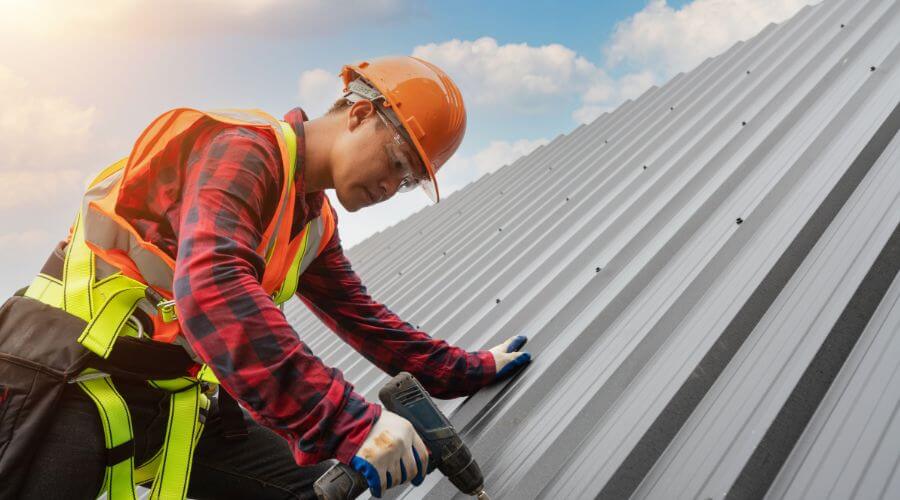 Professional gutter cleaning in Valley, NE